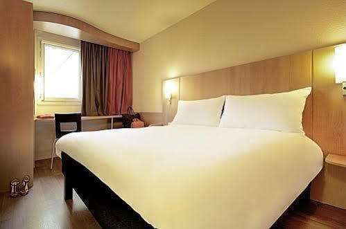 ไอบิส เบซ็องกง มาร์โช Hotel Marchaux ภายนอก รูปภาพ